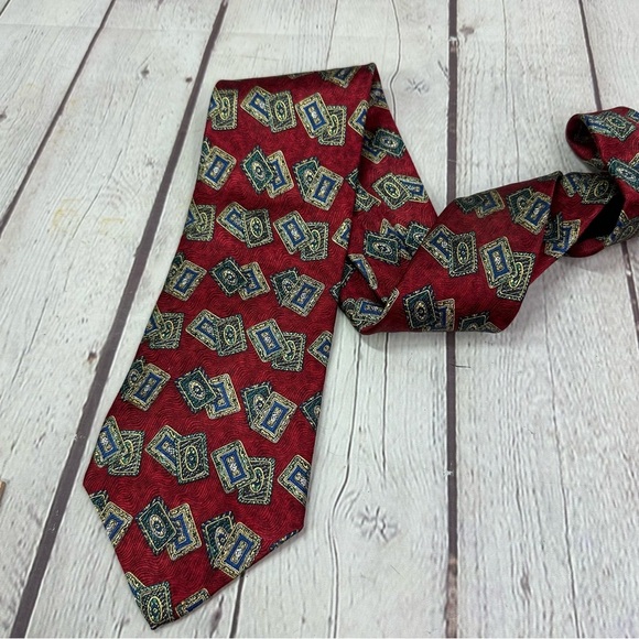 the metropolitan museum of art Red and Gold Geometric Pattern silk Tie - Picture 1 of 6